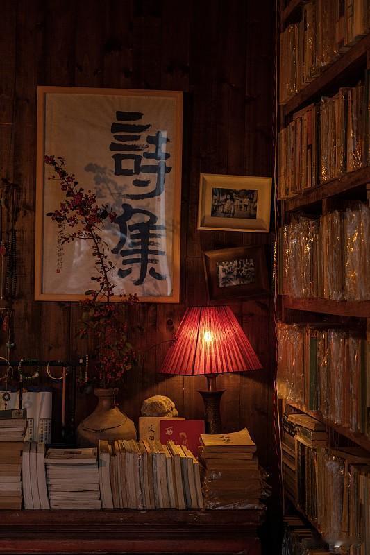 太认同诗歌有存在的必要了。
从《诗经》算起三千多年的诗词脉络，本身就是刻在我们文