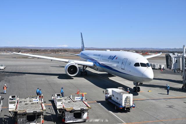 【全球最挤787今天首航 生意不错】如之前所计划，全日空首架国内线版787-10