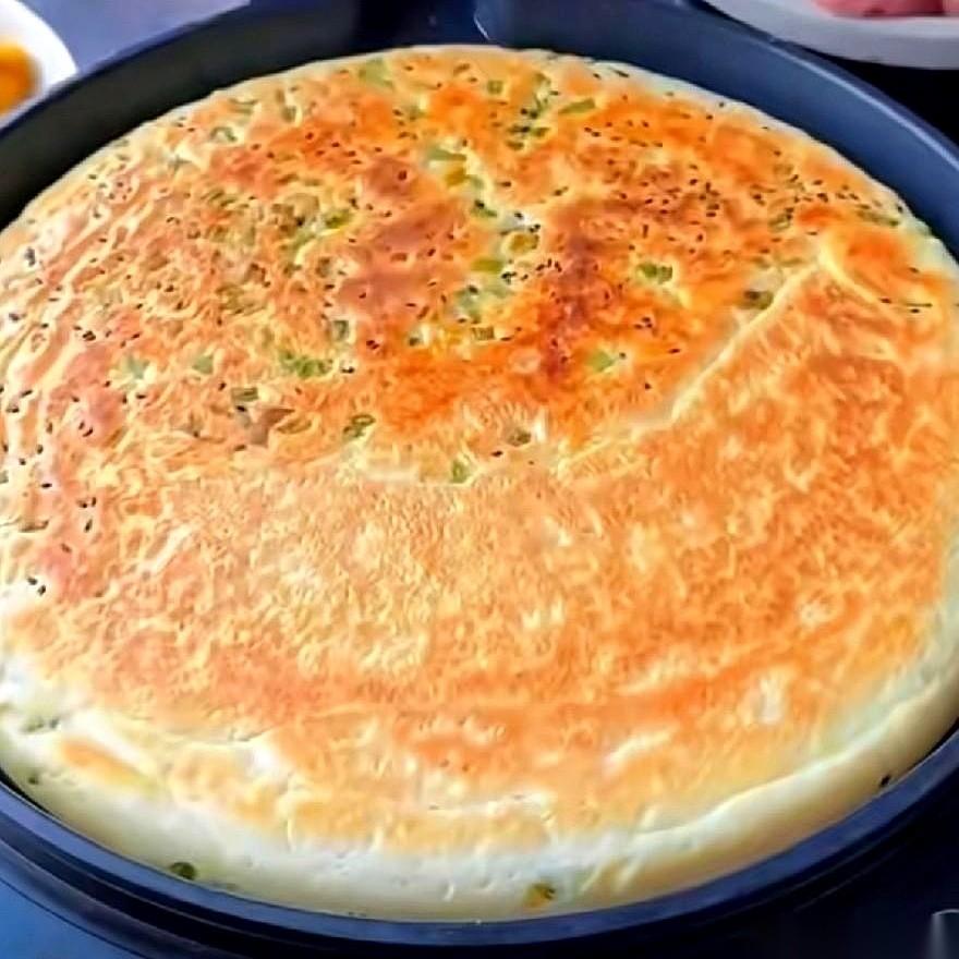 我摊牌了，做发面葱花饼，根本就不用揉面。
真的，手都不用沾面粉。
就拿筷子搅和搅