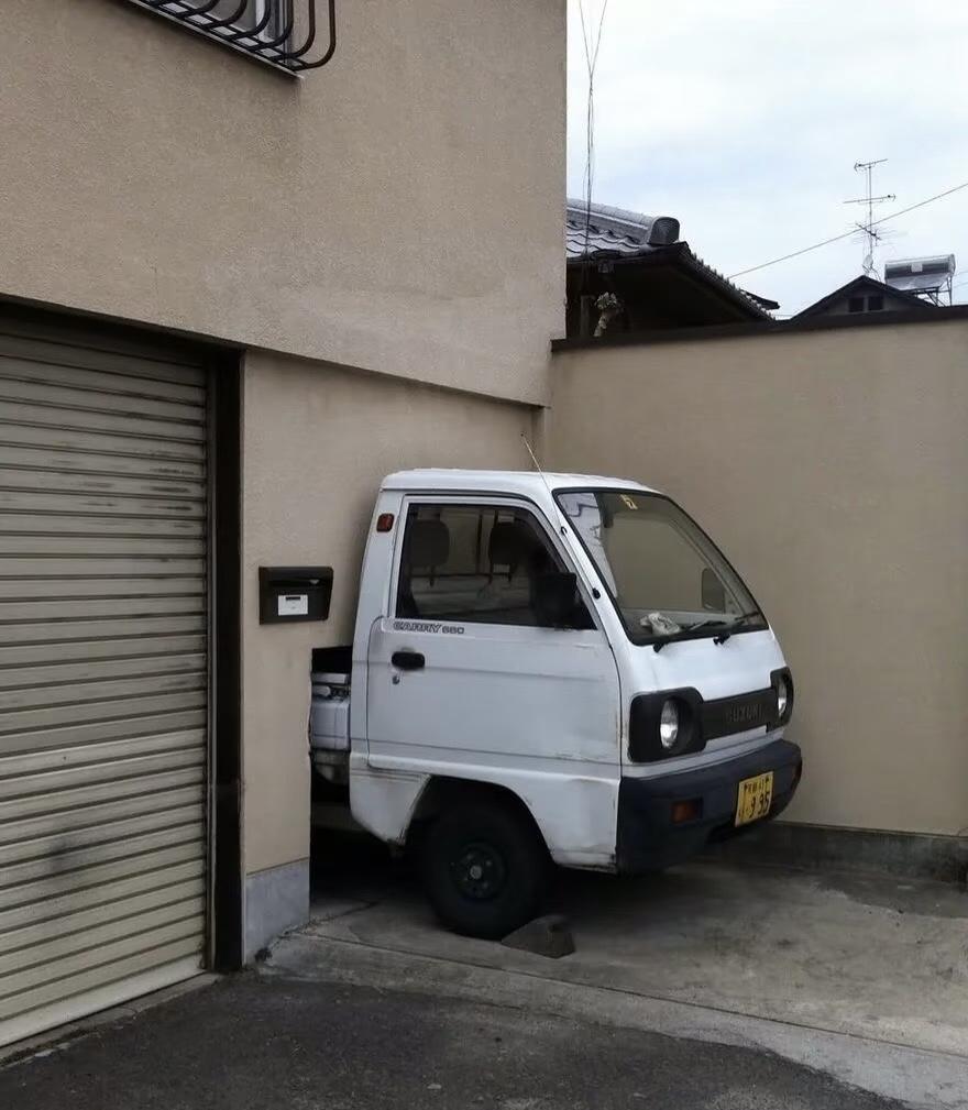 为什么日本人喜欢小车
这就很能说明问题
本身是岛国
人口又不少
一切都以极致有效