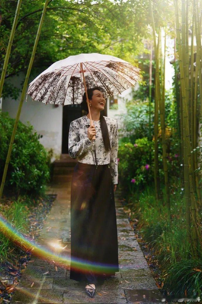 #朱丹 不许聊家庭孩子#又美又善解人意又懂得大家的心声，这样的姐姐去哪里找啊！[