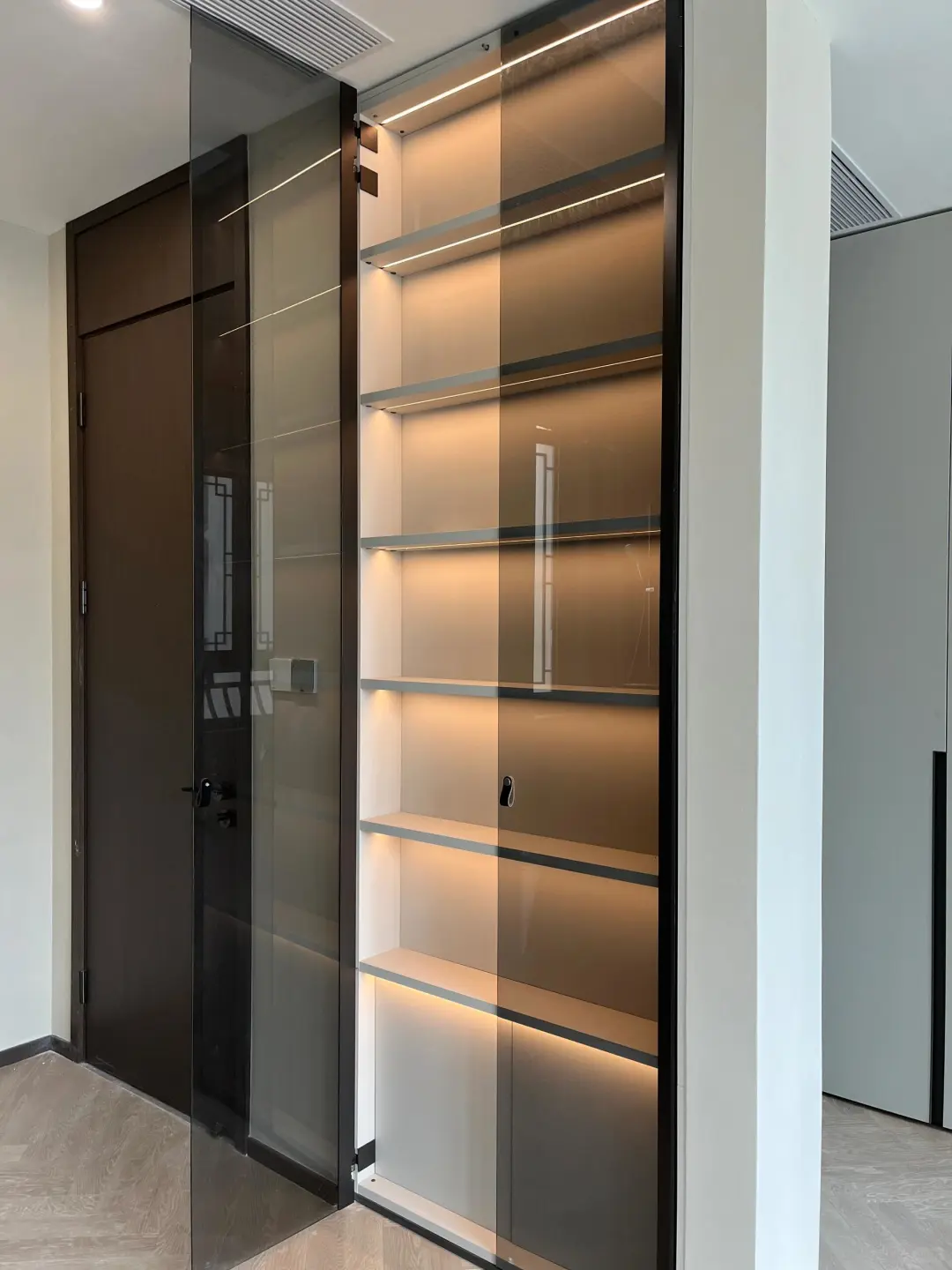 今年流行的单边框玻璃门