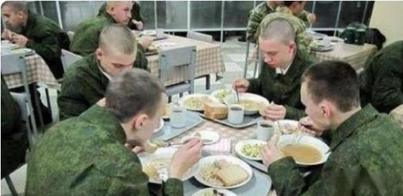 1994年，俄罗斯军方大手一挥，从中国订购了5000箱泡面当军粮，谁知，货刚到没