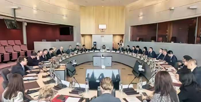 欧盟放下身段，中欧联合声明！
​据央视新闻客户端6月30日清晨报道，中欧贸易谈判