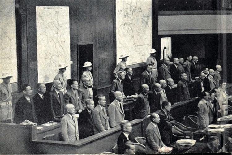 东京审判都80年了，日本现在还是那副样子，你说气不气。
高市早苗上台没多久，修宪