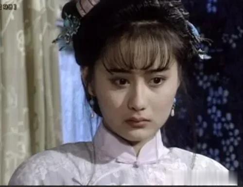 陈德容年轻的时候真的很美，只是可惜花期太短了。