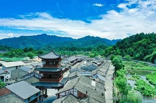 盛夏不想困在闷热城区吹空调，挖到秦岭深处宝藏华阳古镇。免门票商业化很淡，明清老街