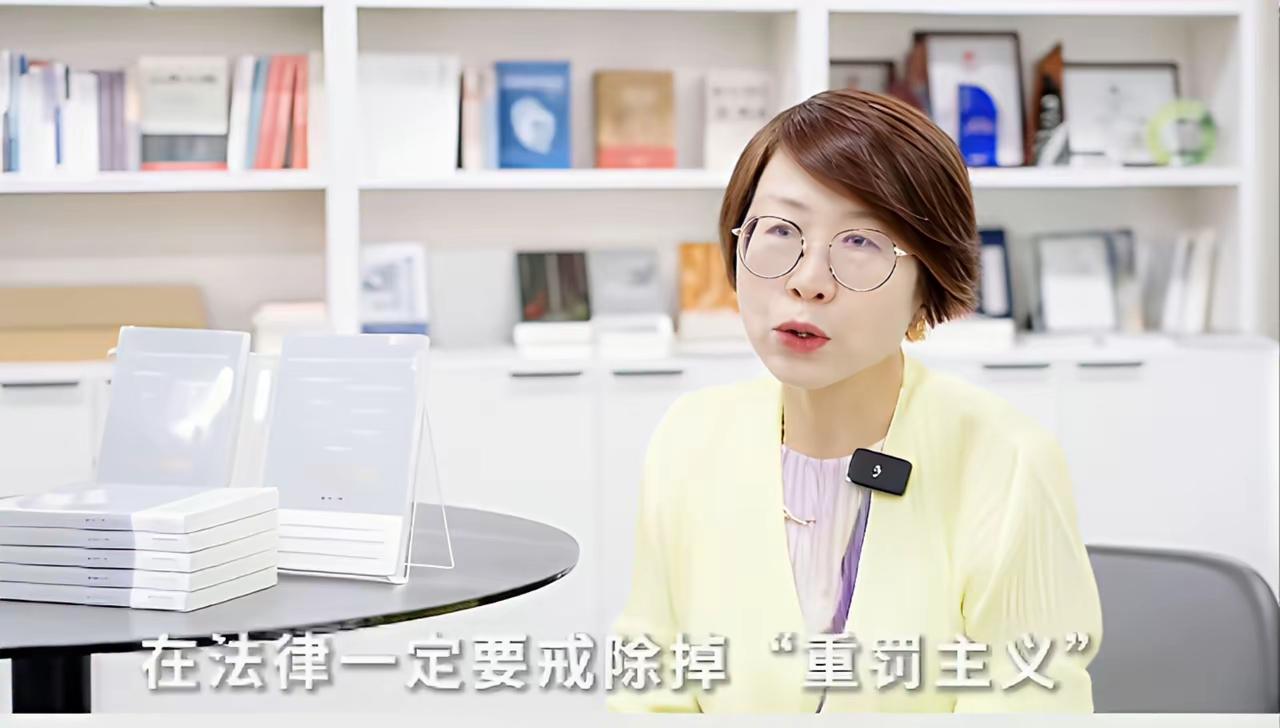 法律人的职业训练里有一项核心技艺：为任何行为找到可理解的语境。犯罪学、心理学、社