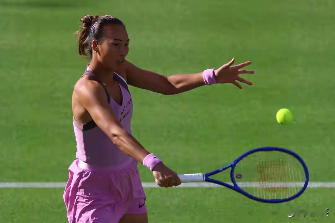 在今天凌晨结束的WTA500伦敦站的比赛中，郑钦文0:2不敌克里斯蒂安，止步首轮