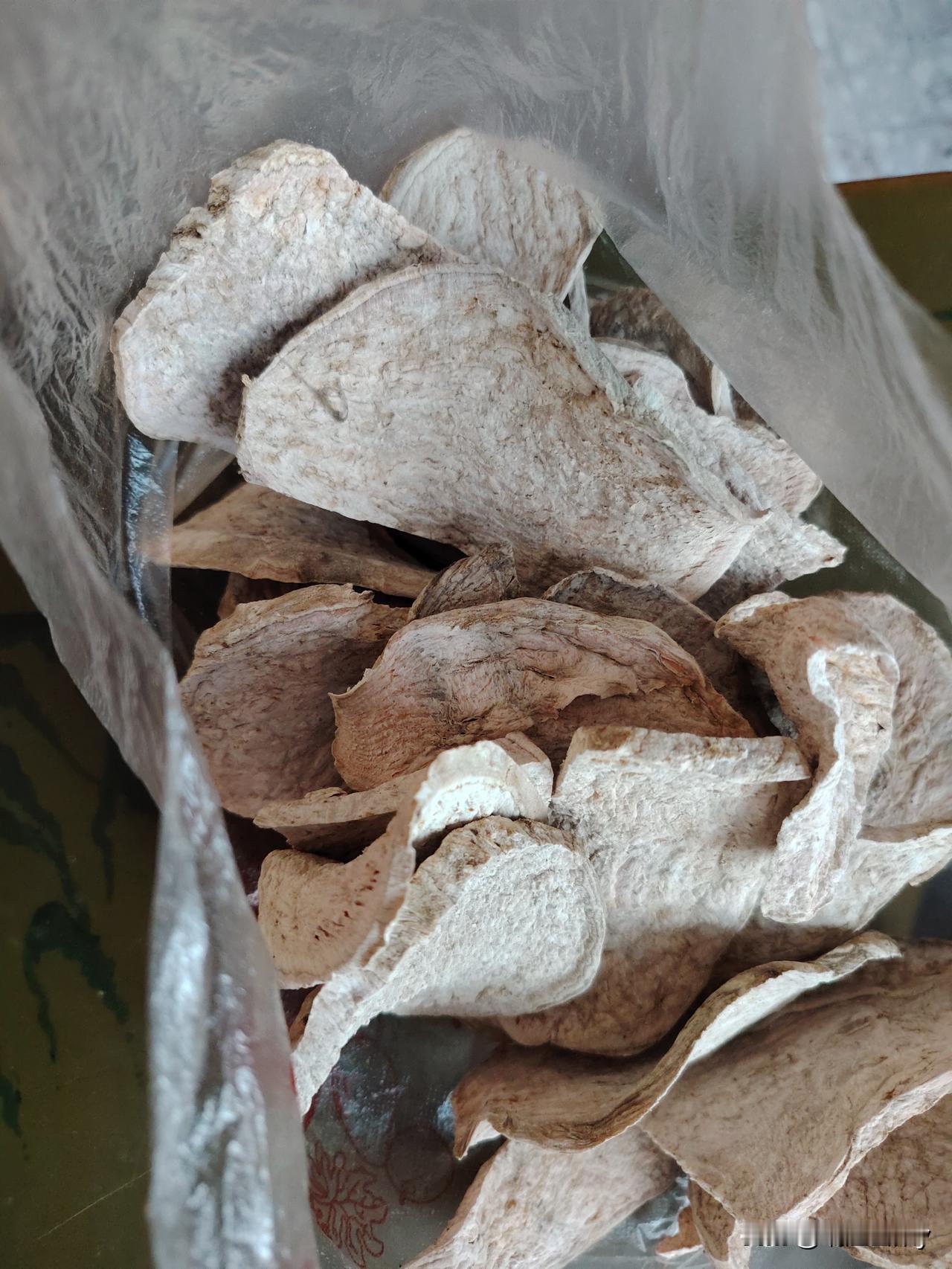 我还从来没有尝过弄熟了的红薯干呢，听人家说用油炸着吃，但是我不太喜欢吃油炸的东西