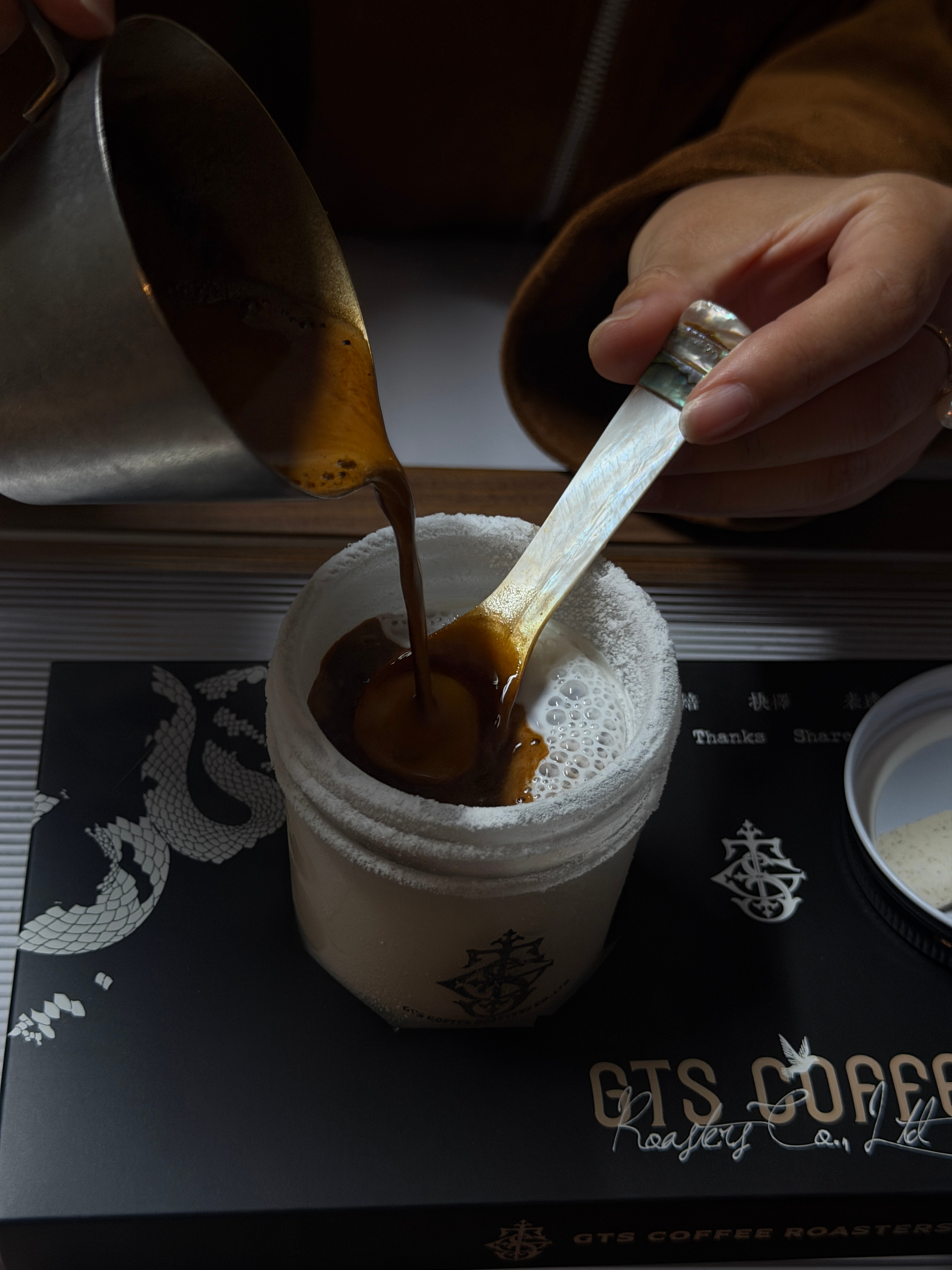 ☕️晚上还要去喝咖啡也是没谁了就因为只有两天咖啡市集就要结束真佩服我朋友对咖啡的