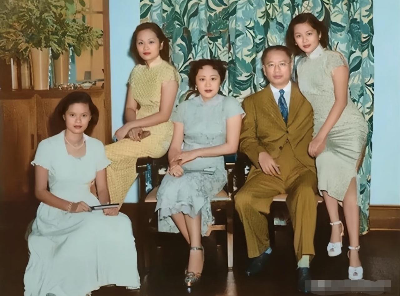没想到叱咤民国财界、外交界的宋子文，私下竟是出了名的宠女狂魔？这张1949年的彩
