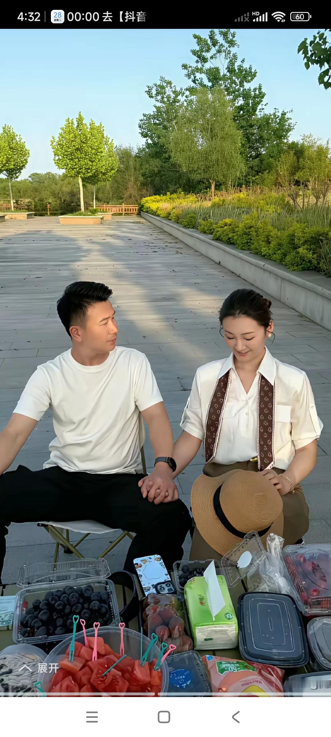 无论陈亚楠怎样儿的和未婚夫晒幸福秀恩爱？

怎么也离不开朱之文前儿媳妇的标签。