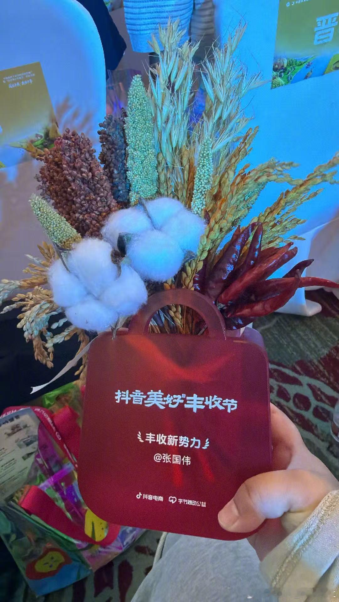 嘻嘻 ​​​