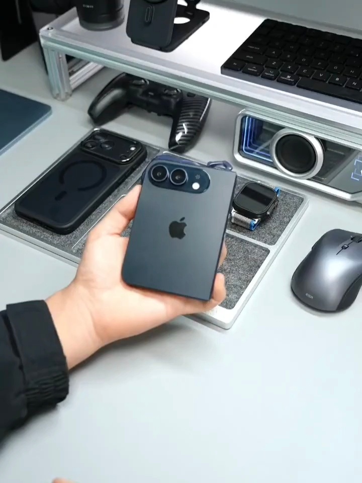 首款折叠iPhone苹果初代折叠屏iPhone Ultra，必买！终于终于，传闻