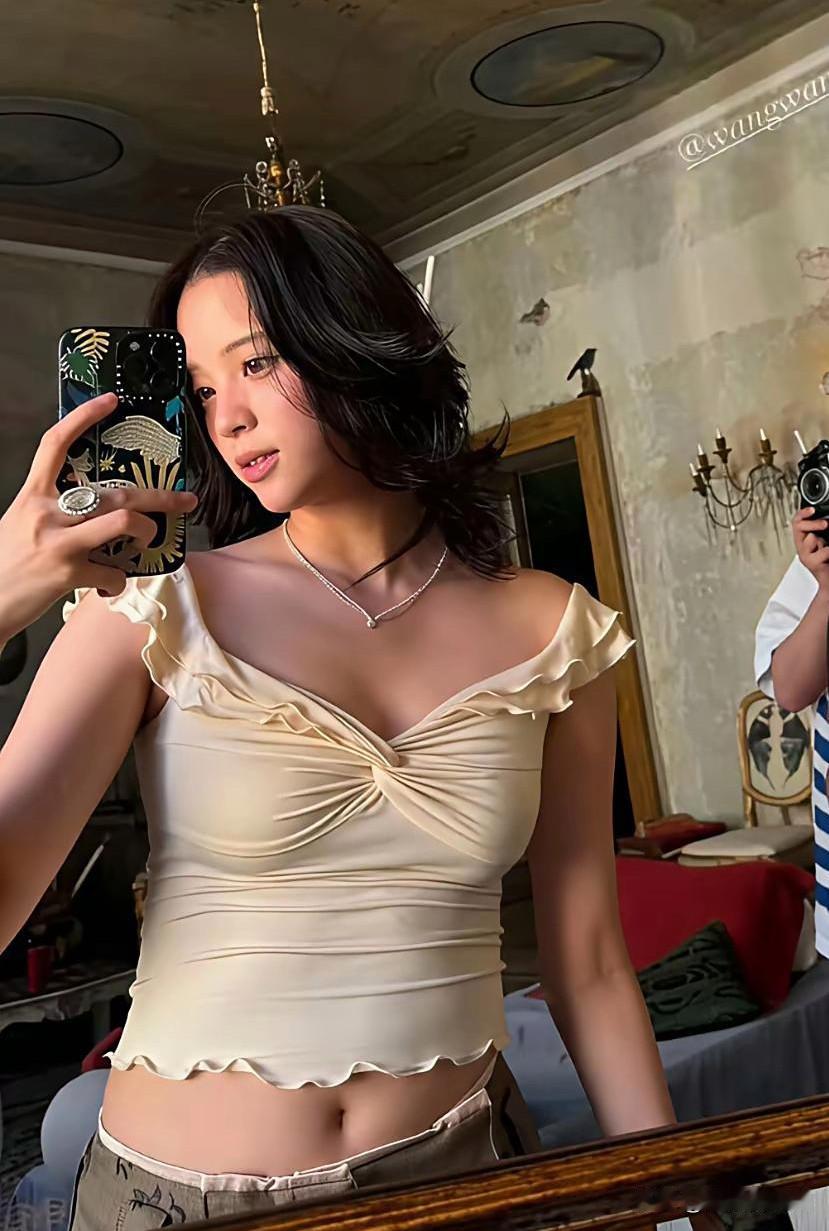 欧阳娜娜的小肚腩真的挺可爱的！