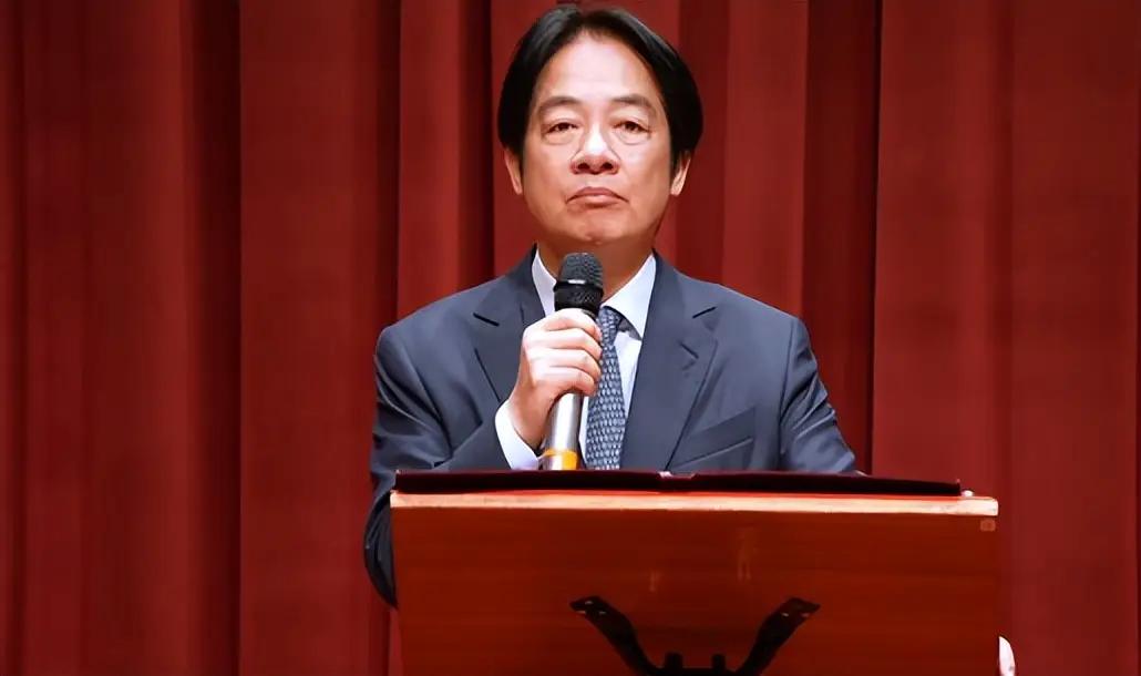 赖清德真“认怂”了？喊了两年“抗中保台”，如今却默许劳动部门负责人洪申翰赴大陆开