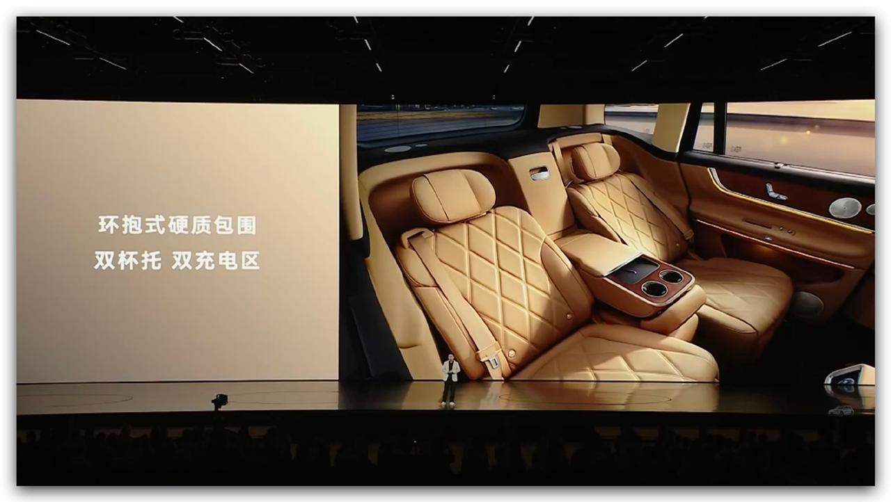 问界M9新增了尊四座版本，增程Ultra售价55.98万和纯电Ultra售价58