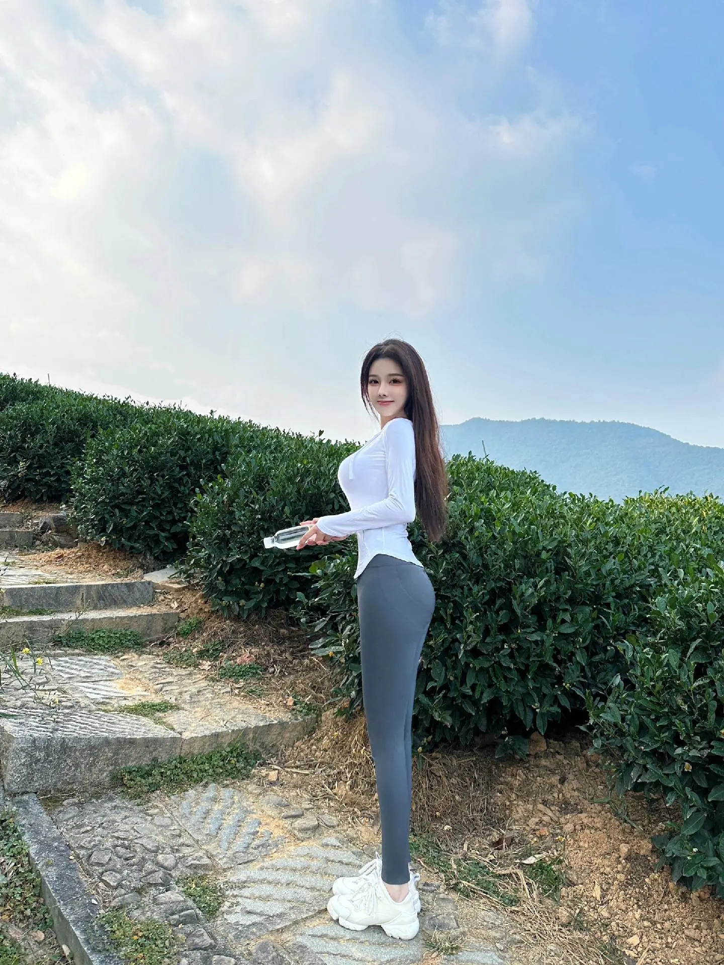 原来忙碌，才是自愈一切的良药，虽然会让人疲惫，但会得到丰厚的回馈，让自己忙起来，远离闲和懒，自律上进，才是最好的生活状态！ 