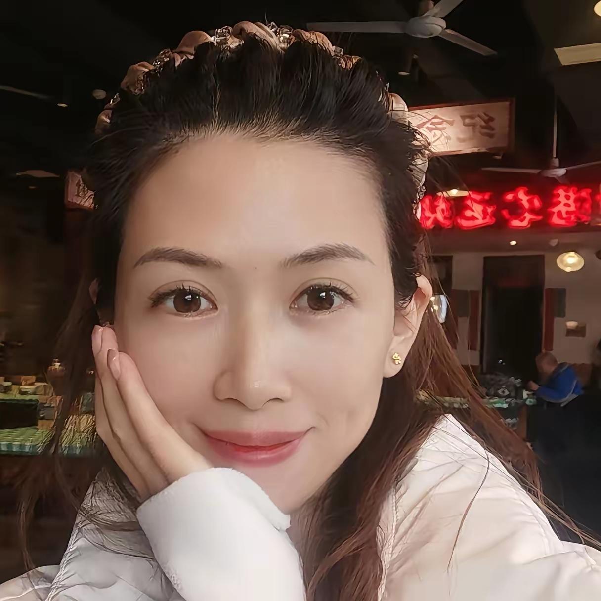 这场“道歉连续剧”越看越窒息！河南牛娜哭着念道歉词的样子，哪是服软，分明是走投无