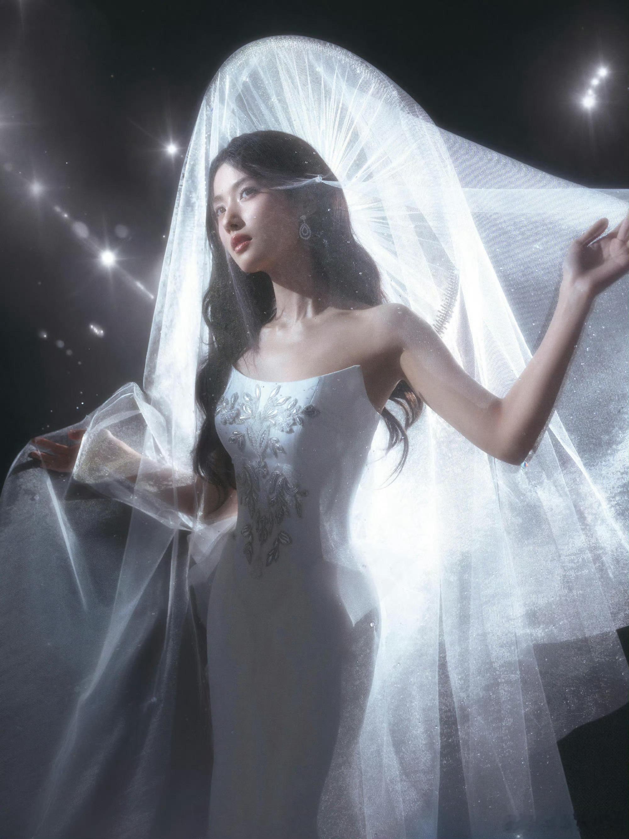 卢昱晓水钻光环头纱卢昱晓水钻光环 神女 期待卢昱晓微博之夜 