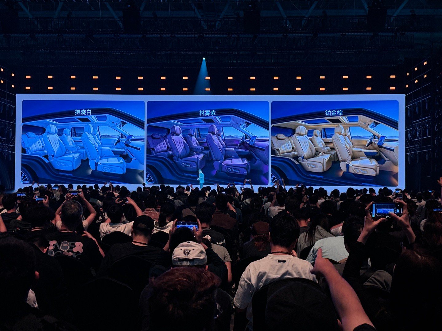 小鹏这价格是我没想到的太炸裂了两款四驱旗舰版都是39.98万，有纯电也有超级增程