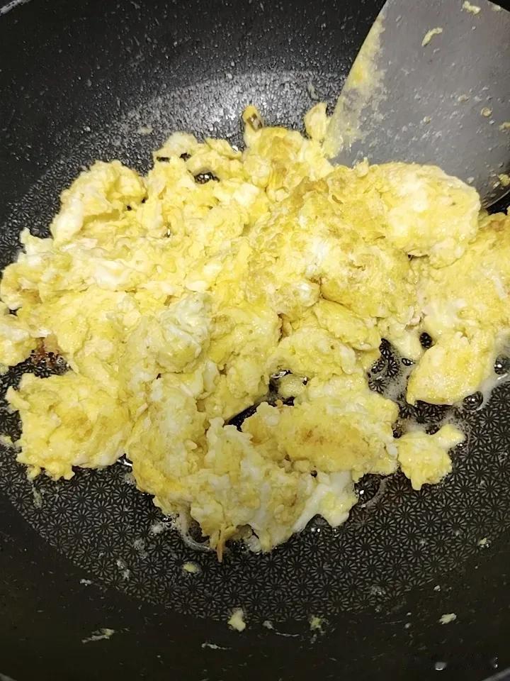 今天我煎鸡蛋的时候又被妈妈说我不会煎蛋了[捂脸]
平常我就不喜欢多有多严重口味的