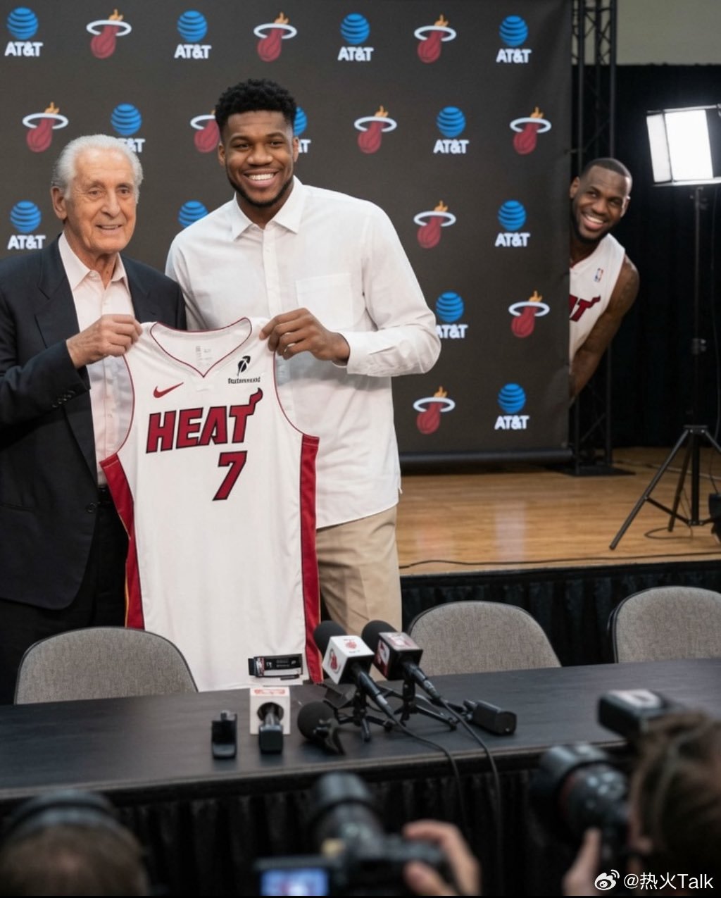 即将到来的字母哥发布会上会出现这一幕吗詹姆斯nba交易