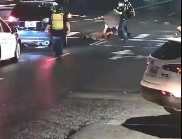 台湾《联合新闻》：9日凌晨，21岁张姓女子和5名外籍人士（2名摩洛哥兄弟、2名英