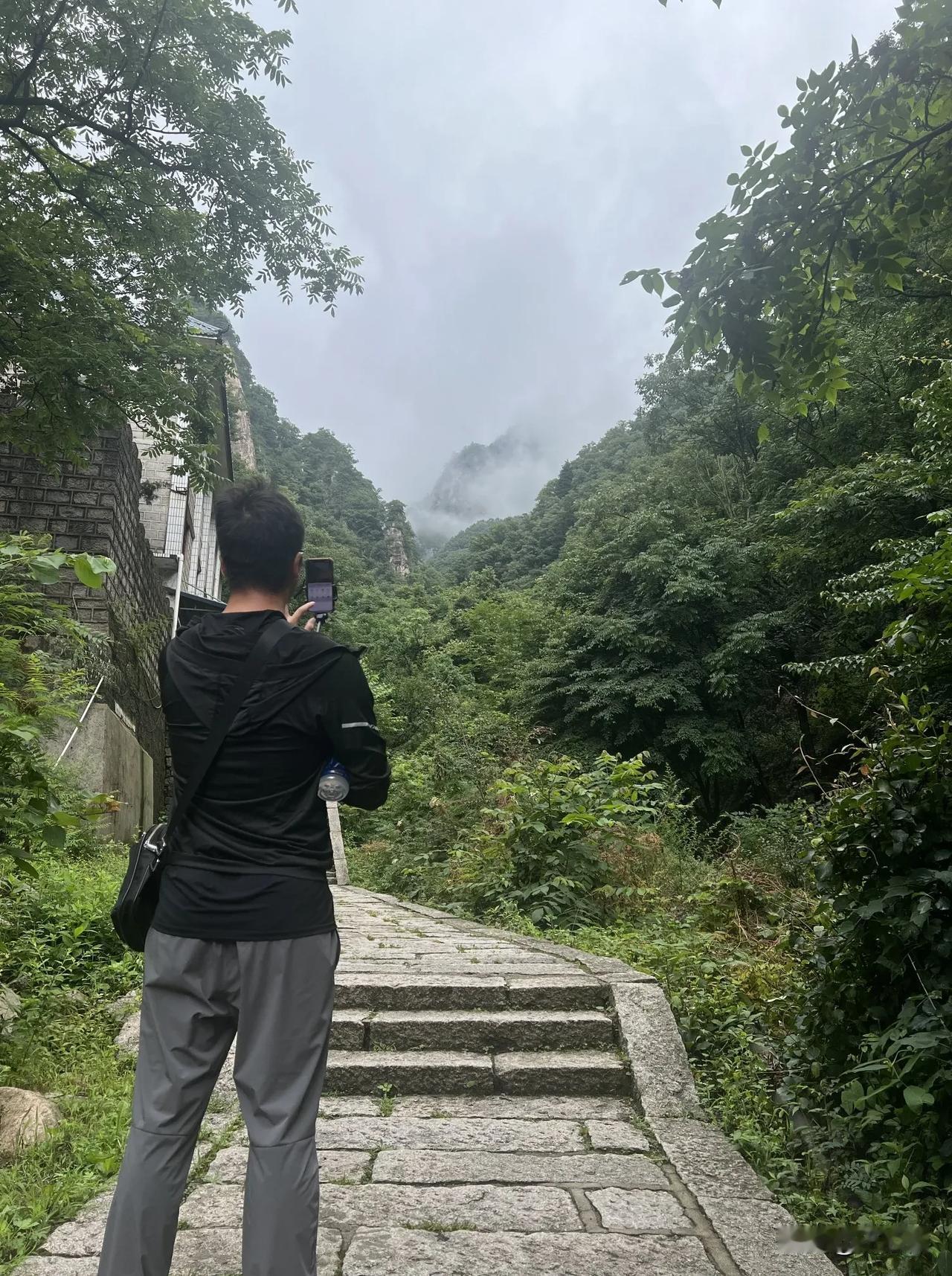 人最大的悲剧就是对自己的经验视而不见，却总是过分的相信别人所说的经验。

就比如