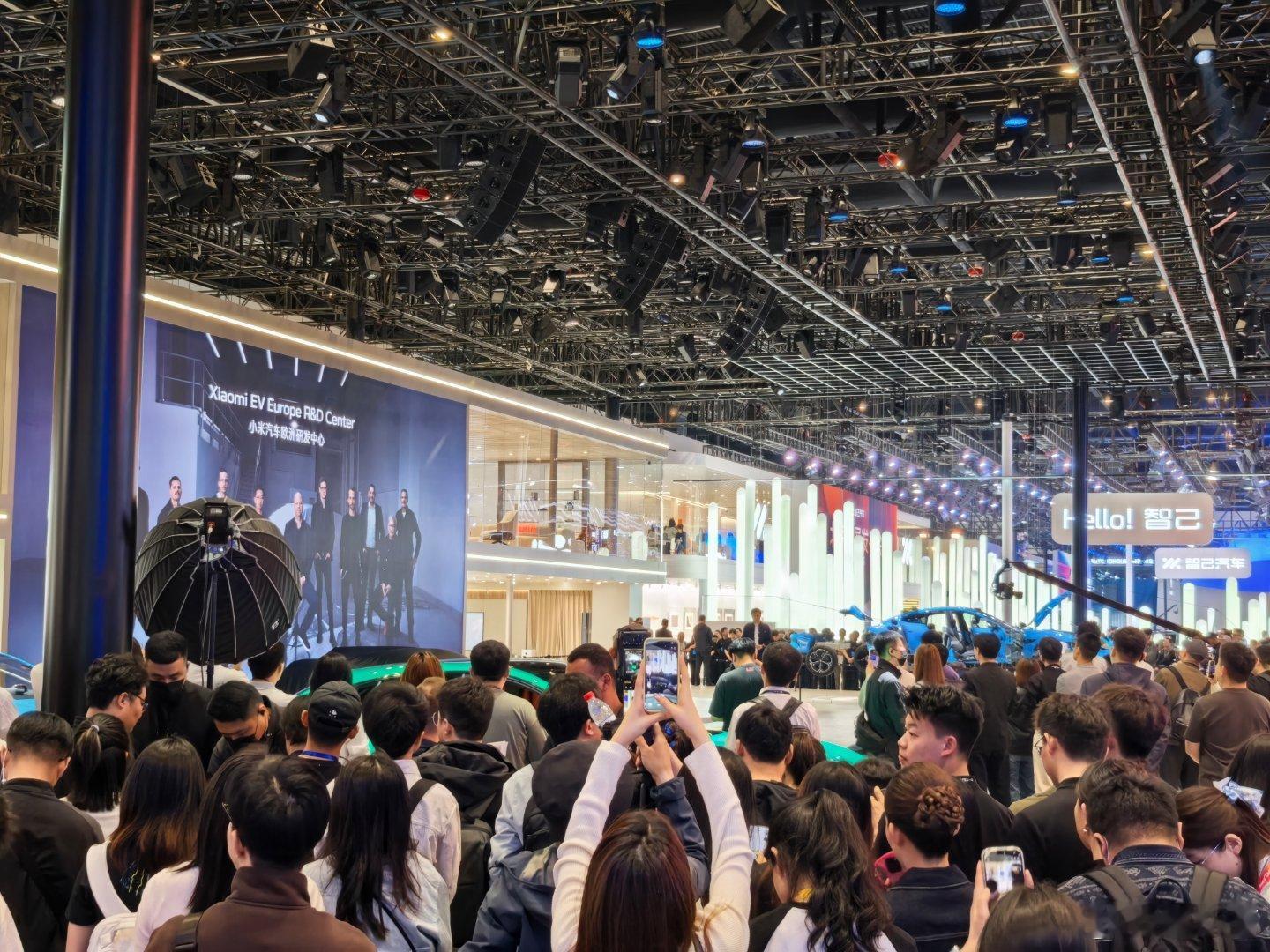 北京车展，雷总带来了很多新消息，小米新一代SU7 已经锁单60000台，交付了2