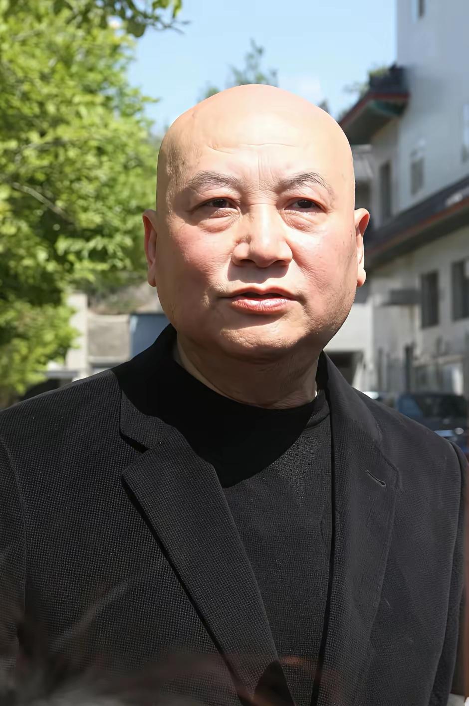 陈丽华葬礼刚办完，迟重瑞被传步入空门，放弃百亿遗产，36年的相伴，最终结局，一声