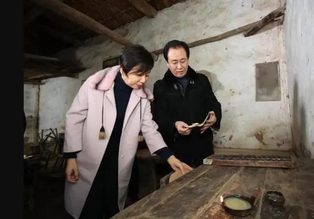 据腾讯新闻报道，许家印与丁玉梅在去年就已经办理离婚事宜。这是许家印离婚的消息首次