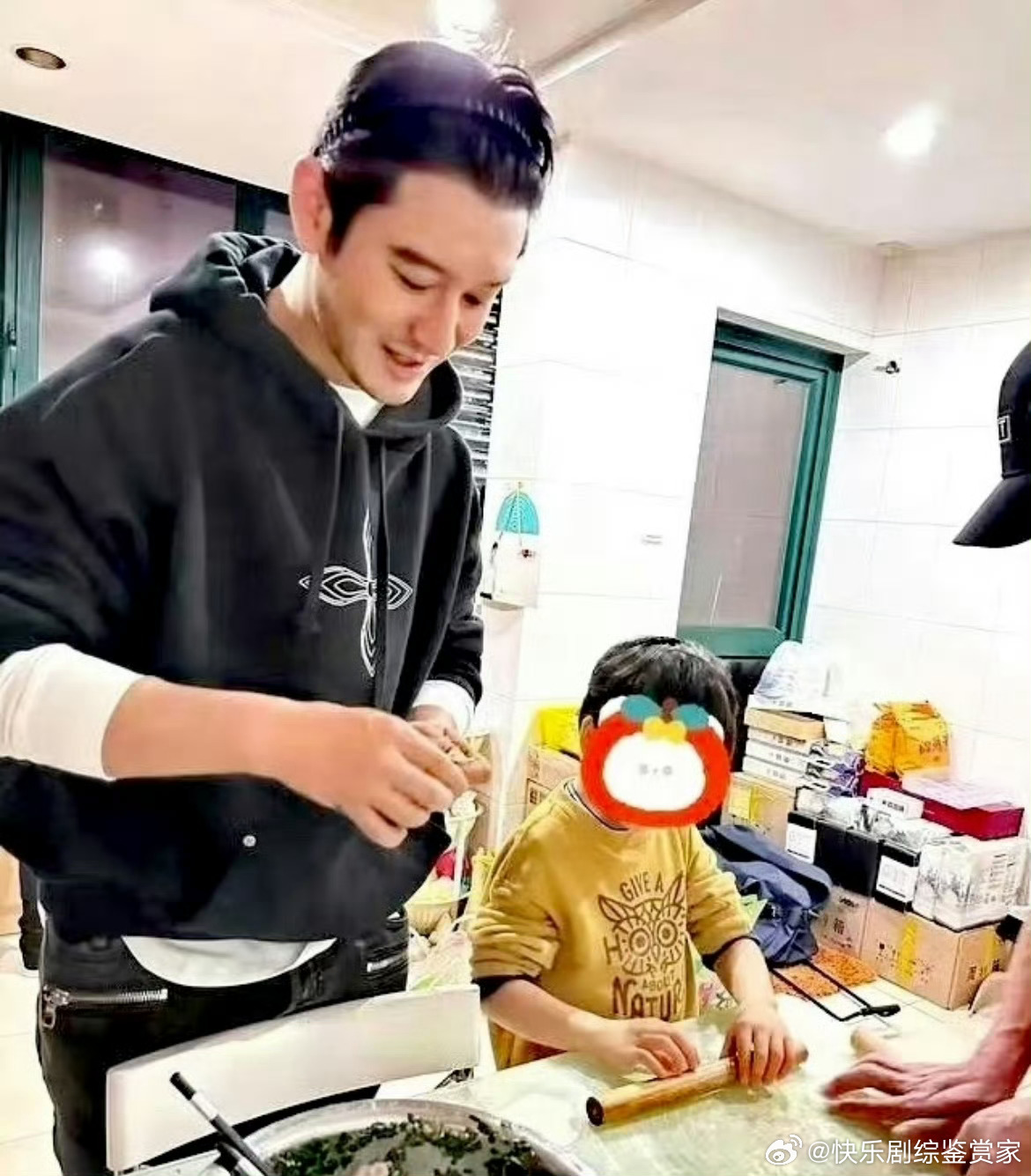 小海绵可是最心疼黄晓明的孩子，期待一下十年后上节目替黄晓明欺负宇闪团小海绵替父报