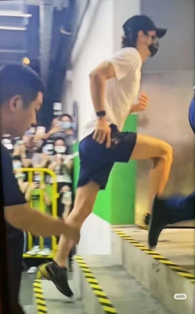 神呐，全世界最完美的屁股，您最可爱的孩子小神仙，可以拥有吗？神:世界上最完美的屁