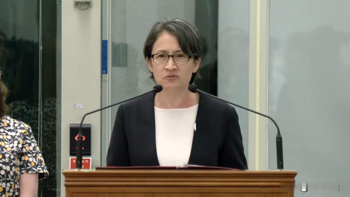 萧美琴：“台湾和帕劳是家人”

萧美琴今晚（10日）从帕劳返台，在桃园机场再次发