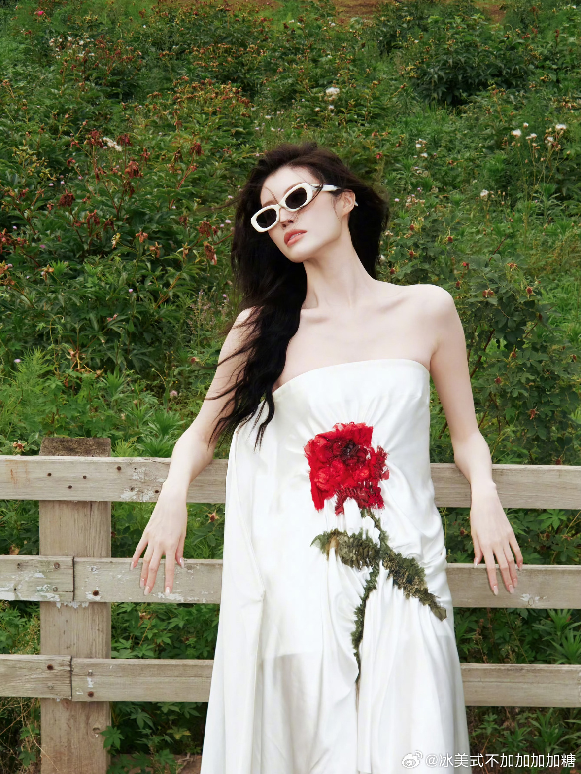 何穗不愧是何仙姑何穗红毯何仙姑杀回内娱美美美！何穗太美了！不愧是何仙姑！ 