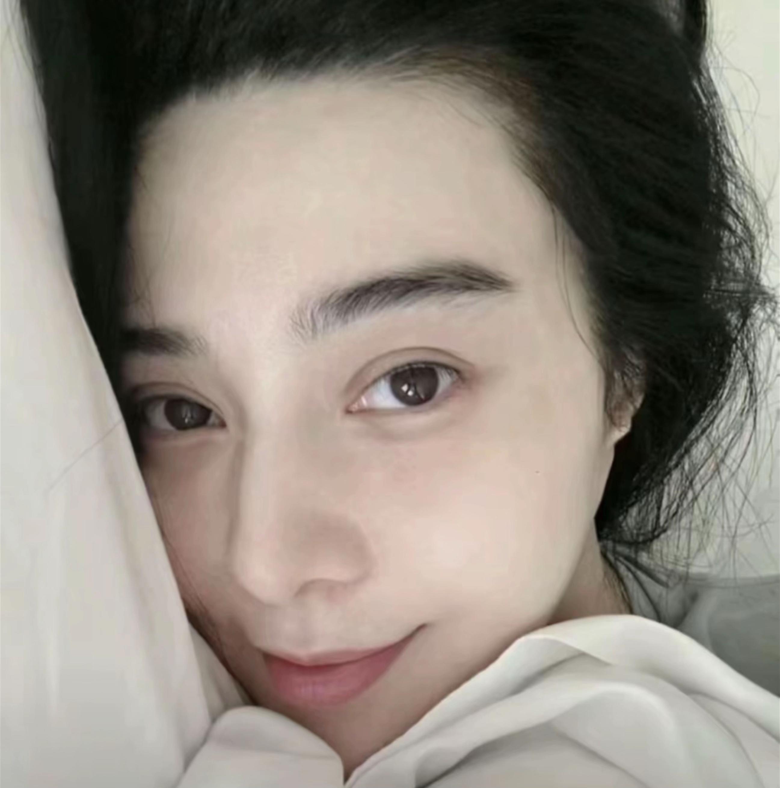 今天送外卖第一天 早上没起床素颜拍一下 晚上最后一单拍个照片纪念一下