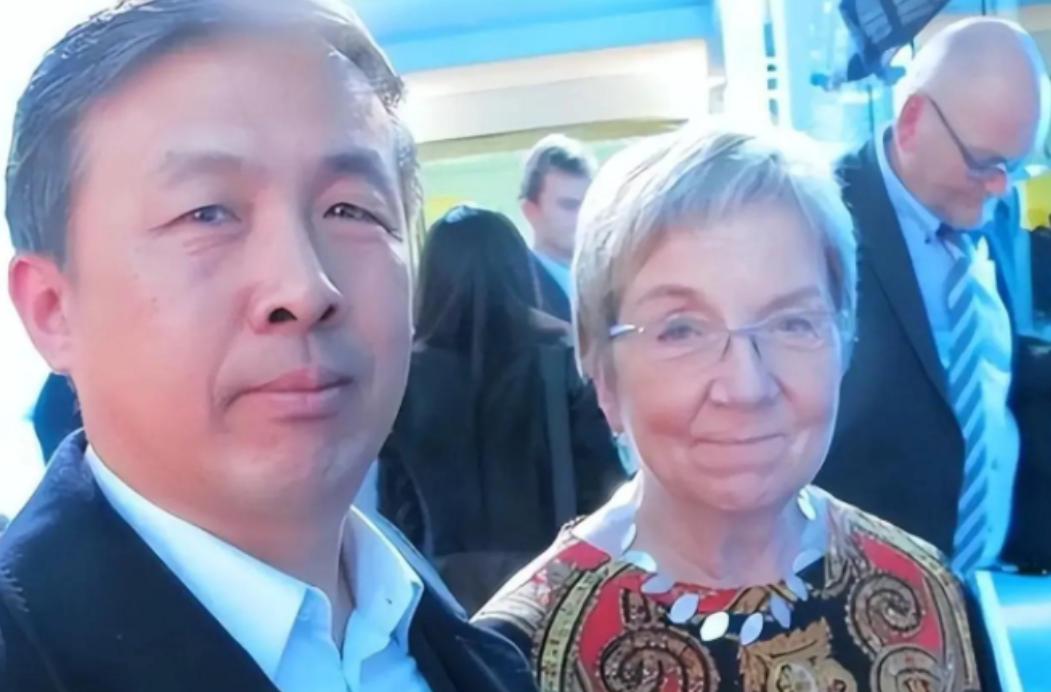 “晚一秒就万劫不复！中国必须立刻向美国低头，交出发展权才能保命！”

这段话要是