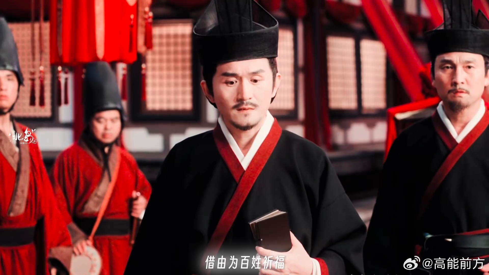 侯明昊想刀人的眼神藏不住以往只惊艳于侯明昊外形俊朗，这段朝堂对手戏彻底展露台词与