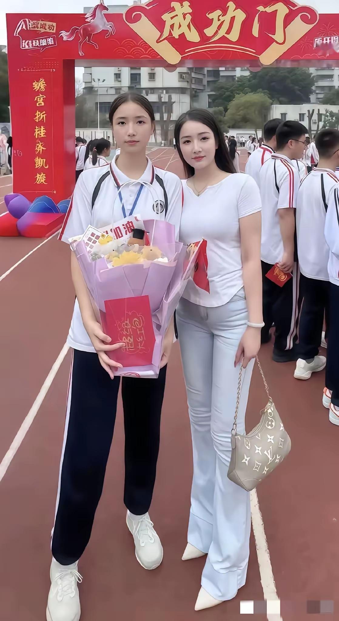 哇，这也太漂亮了吧！

谁能懂啊！如今的姑姑们，在颜值方面都这么内卷了吗？百日誓