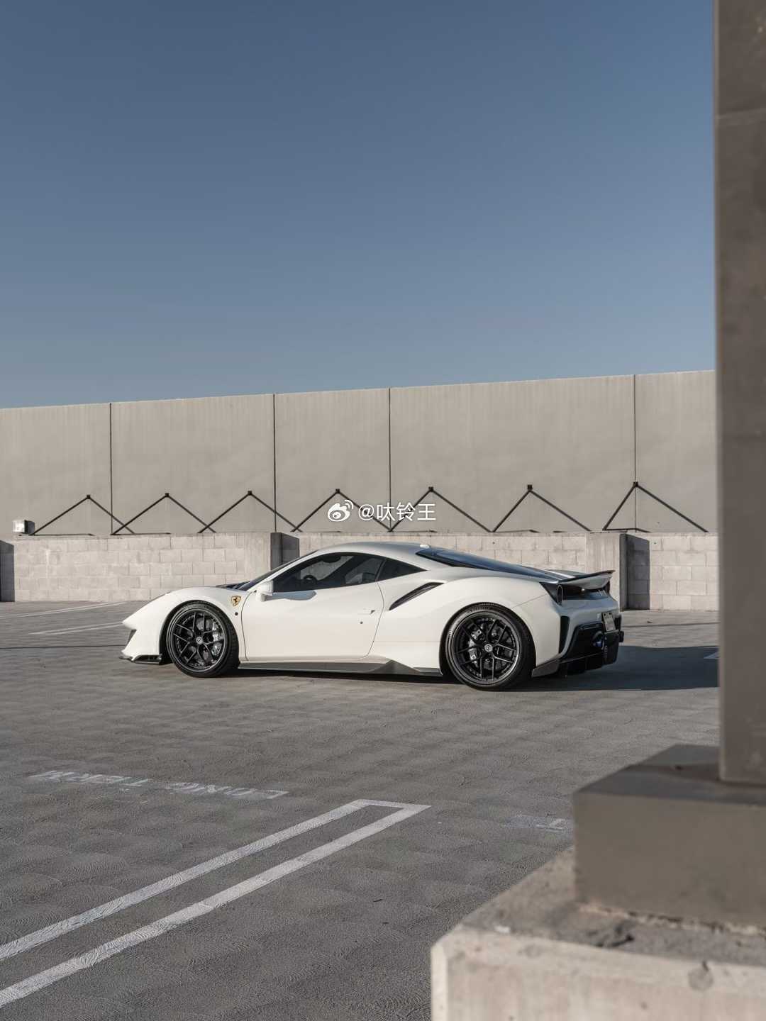 Ferrari Pista 升级改装HRE碳纤维轮毂HX101 采用哑光黑工艺哑