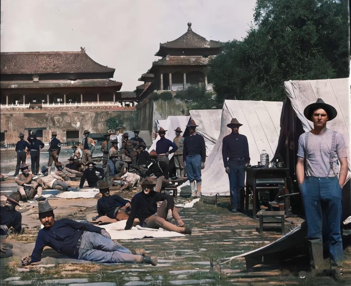 曾经，我们在欧洲人眼中是强大富庶的国度，商业成熟发达，城市规模宏伟碾压欧洲。
军