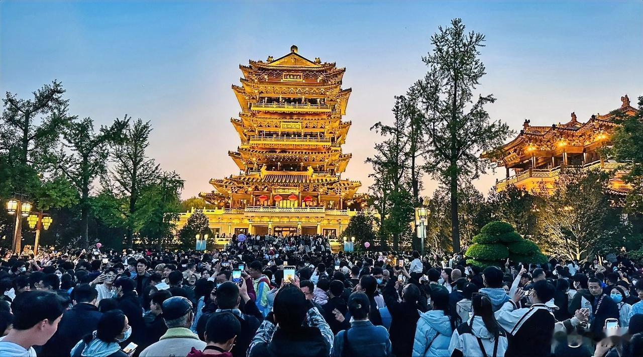 数据看五一各地出游热度当前，尽管全球经济面临诸多挑战，但我国旅游市场在“五一”假