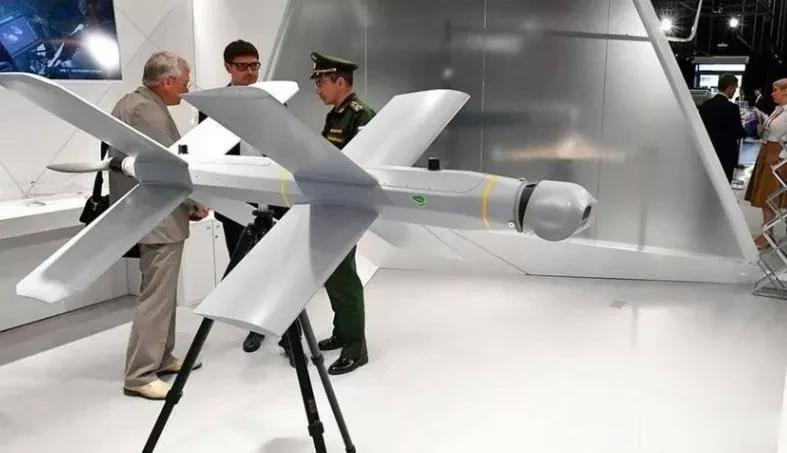 普京动真格了？俄军祭出“不能公开”的武器，击毁乌军“最先进雷达”

来源:海峡快