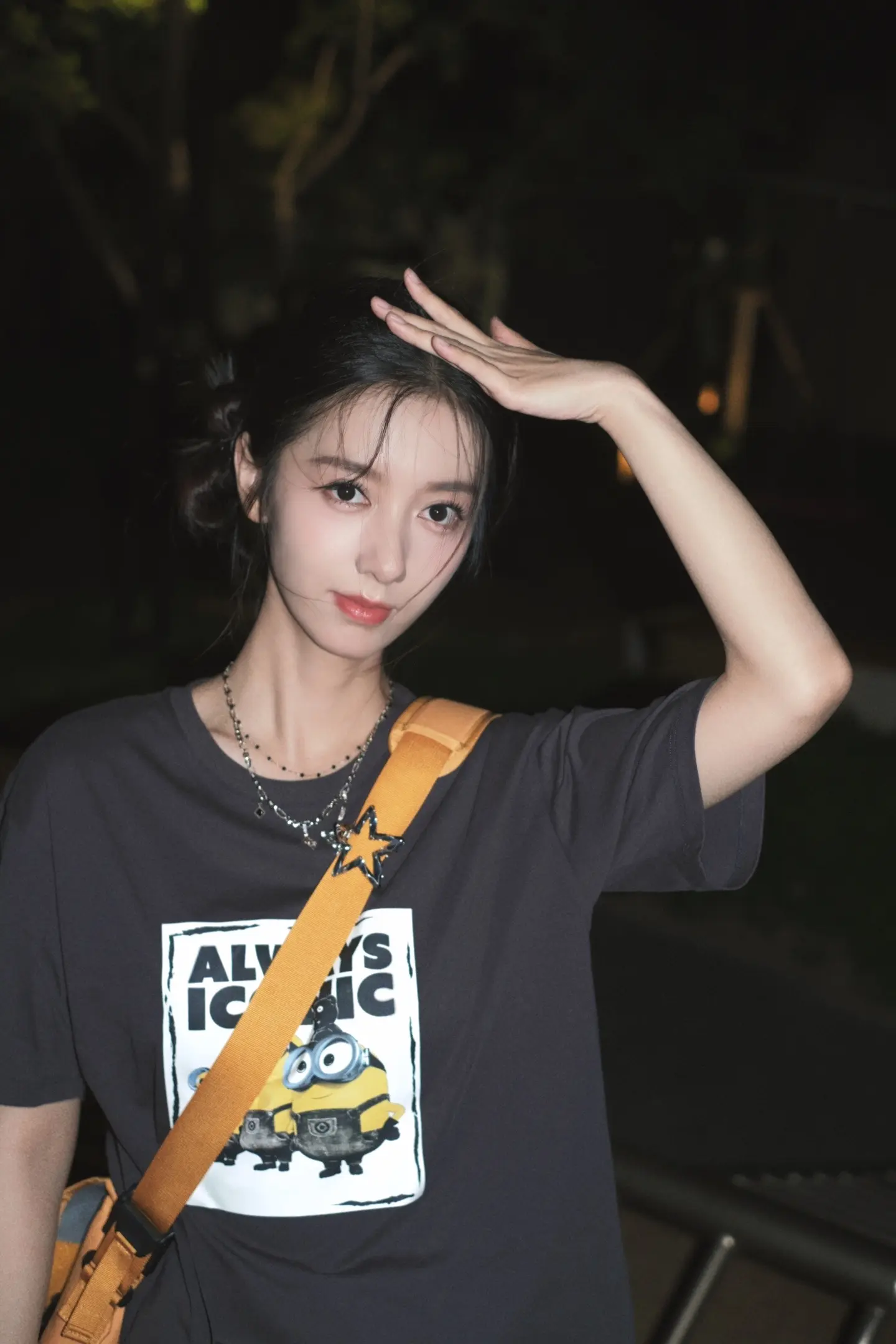 往前走啊 想什么呢。