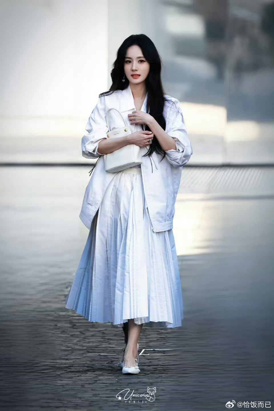 Prada代言人杨幂神级状态 女王气场 衣品无敌 星光无限 这个PRADA好有福