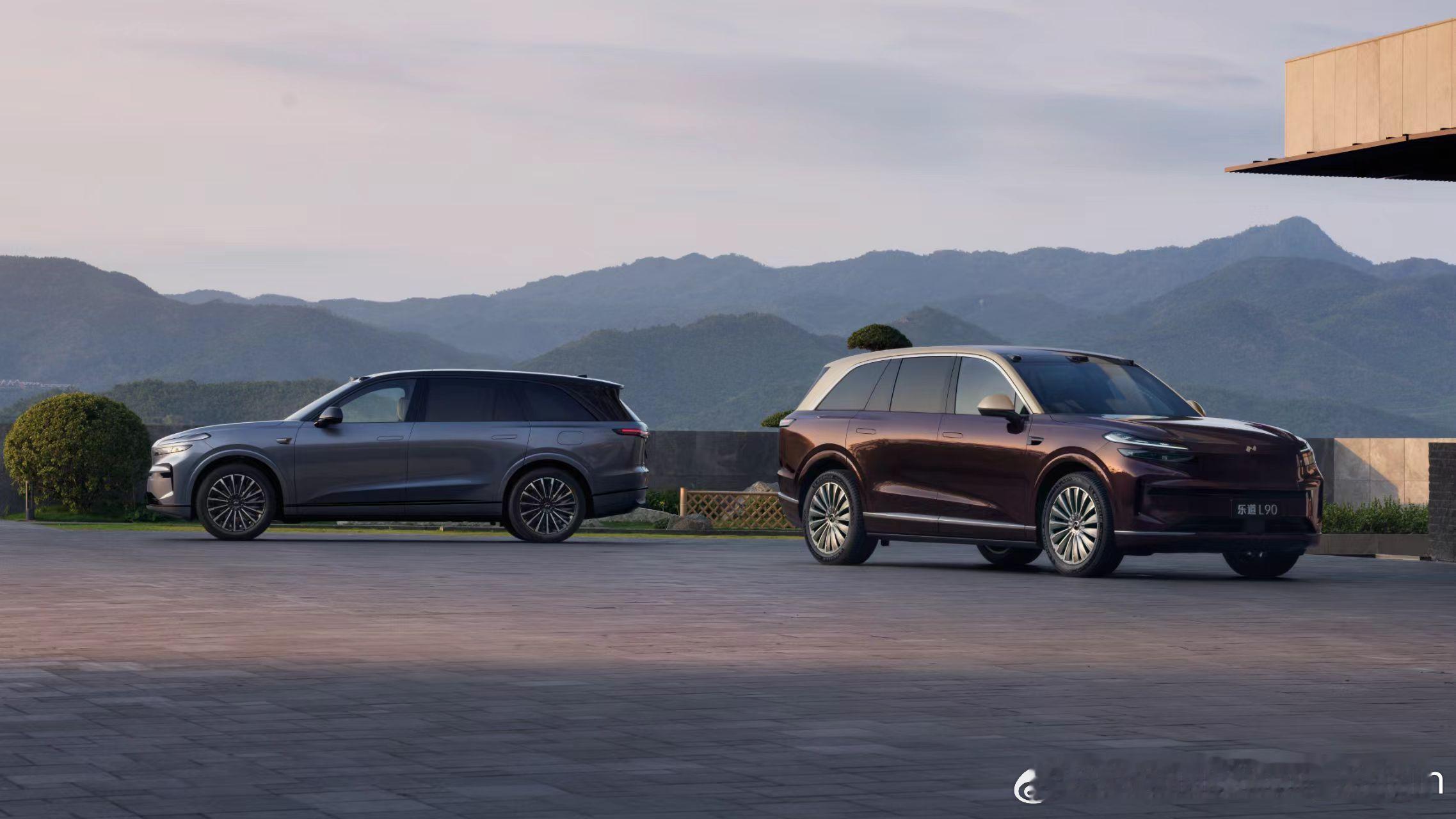 2026款乐道L90的官图来了！外观四大亮点：👇1. 推出两款全新双拼色：紫金