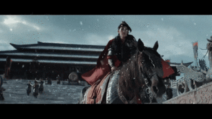 李昀锐雪中上马出征 李昀锐归良辰每一帧都大事很妙上马是征战四方的少年将军，下马是