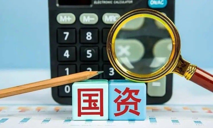 最近全球金融市场又闹腾开了！美元涨得跟疯了一样，人民币也跟着跌跌不休，A股和港股